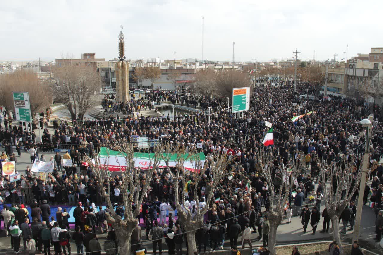 حضور باشکوه مردم شهید پرور و زمانشناس شهرستان نقده در راهپیمایی یوم الله 22 بهمن چهل و هفتمین سالگرد پیروزی انقلاب اسلامی