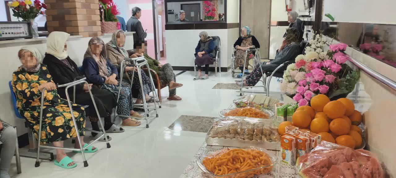حضور فرماندار نقده در سرای سالمندان و تبریک شب یلدا به مادران ساکن این مرکز