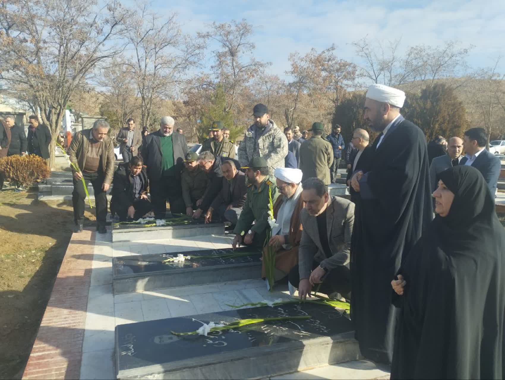 تجدید میثاق مسئولان شهرستان نقده با آرمانهای شهدا