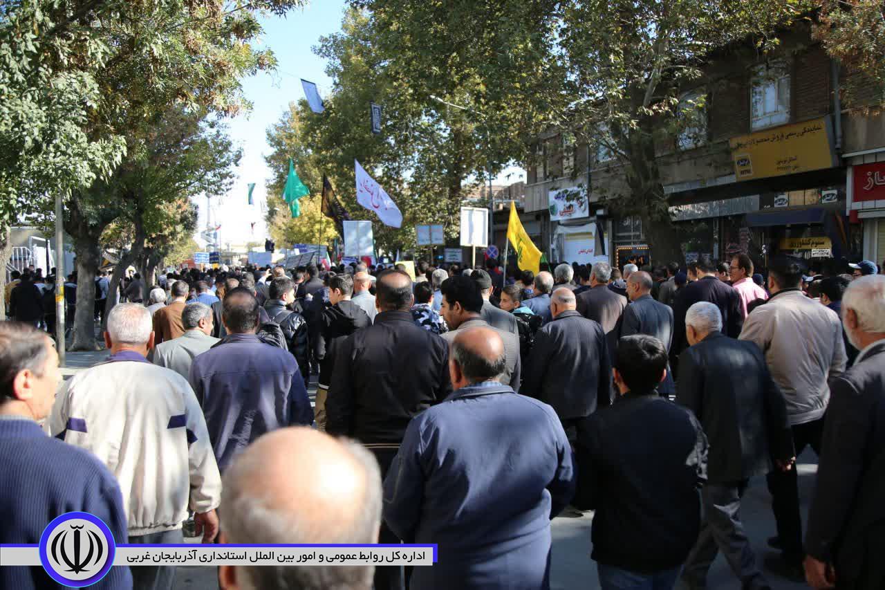 راهپیمایی باشکوه یومالله 13آبان در شهرستان نقده برگزار شد