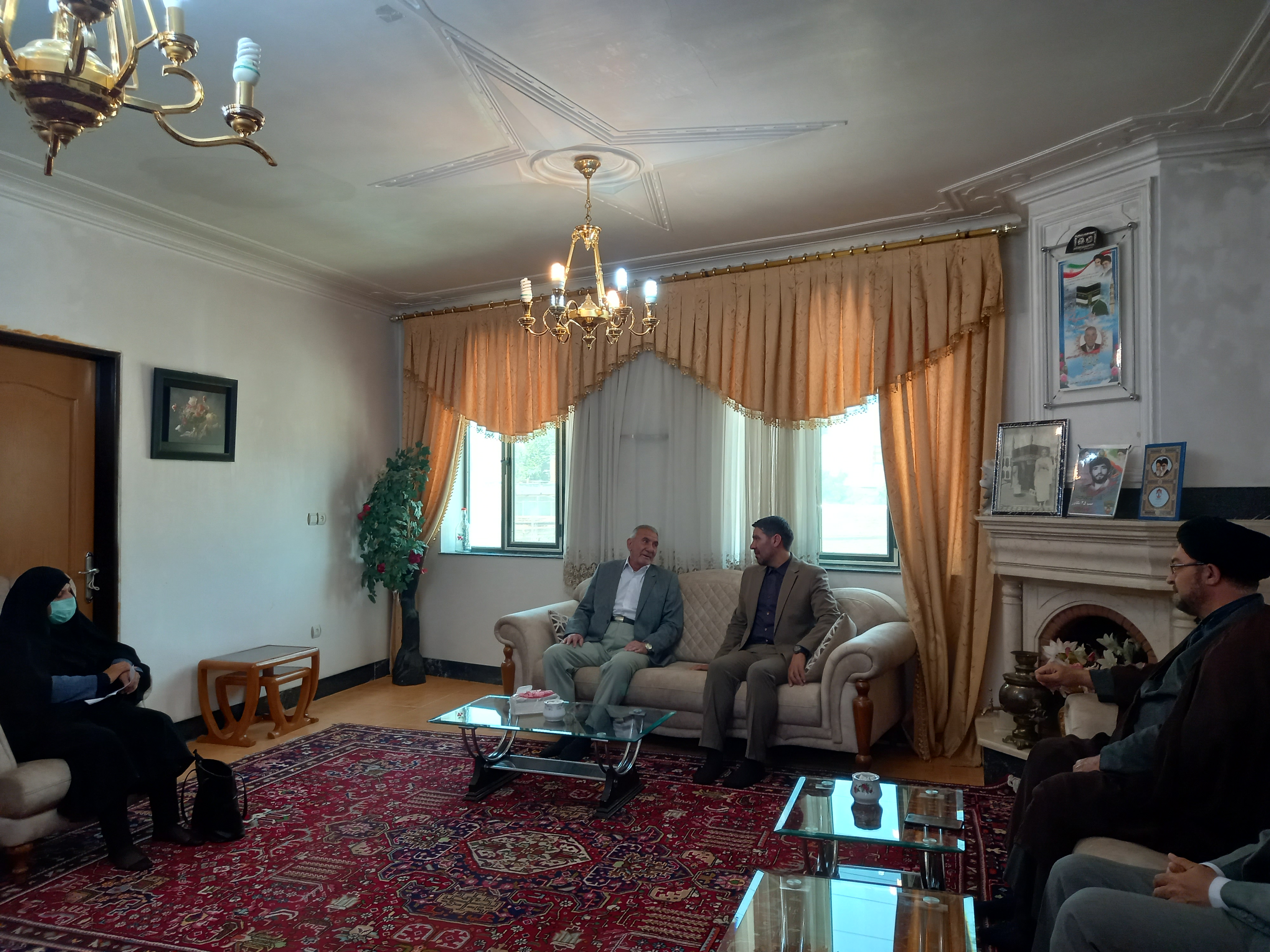 دیدار فرماندار شهرستان نقده با خانواده شهید خدایی
