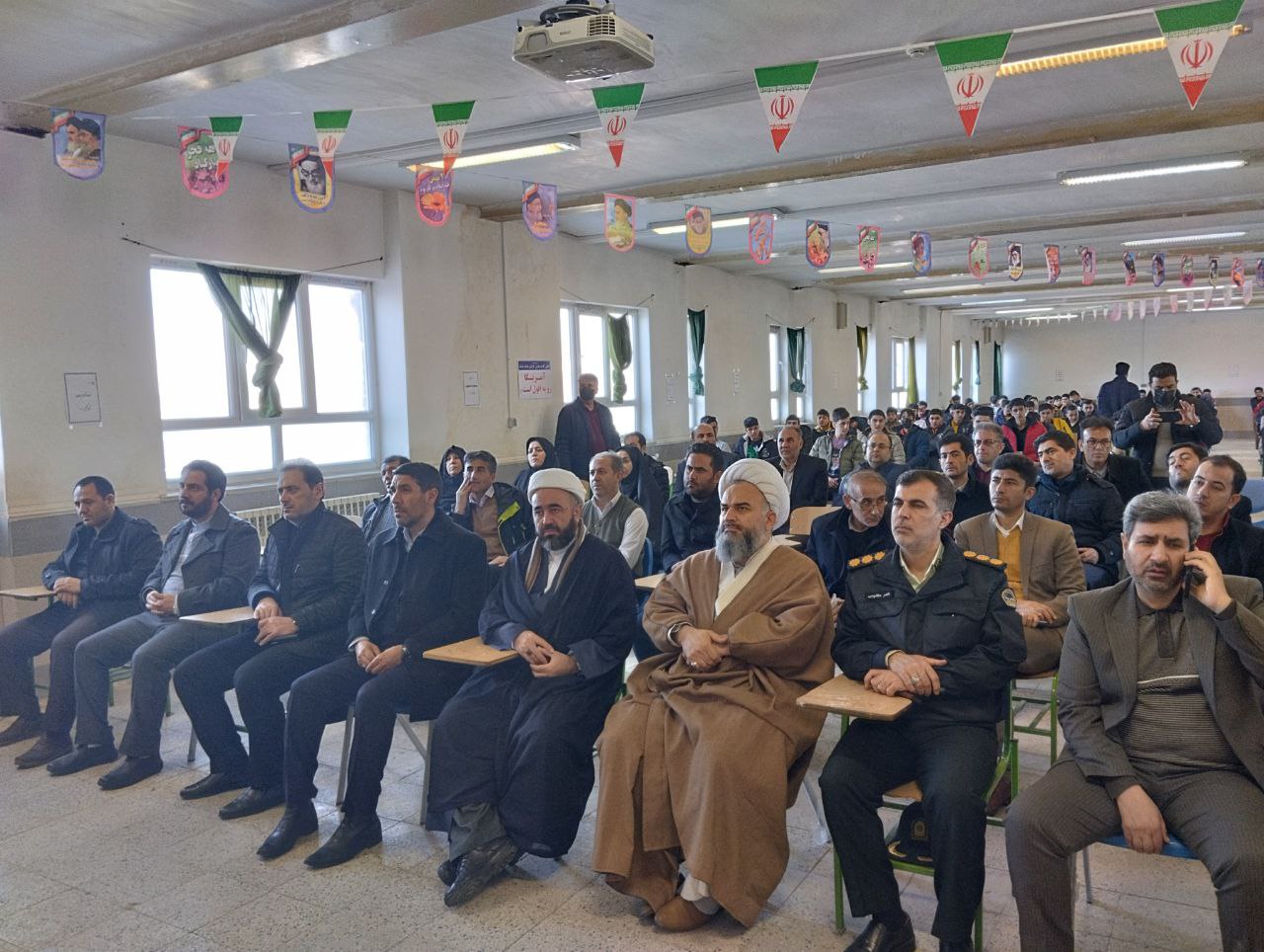 نواخته شدن زنگ انقلاب با حضور فرماندار شهرستان نقده