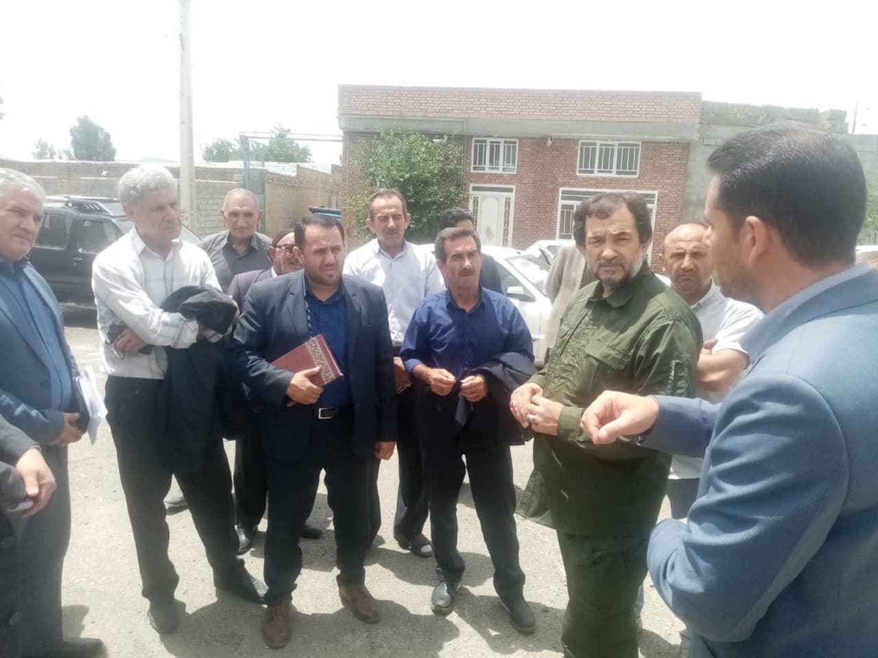 حضور معاون عمرانی فرمانداری، نماینده مجلس و بخشدارمرکزی نقده در روستای آلاگوز علیا جهت رسیدگی به مشکلات