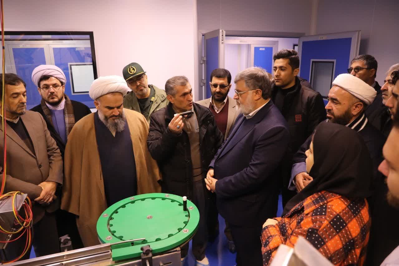 بازدید استاندار آذربایجانغربی از روند فعالیت واحد دانش بنیان شفاژن + تصاویر