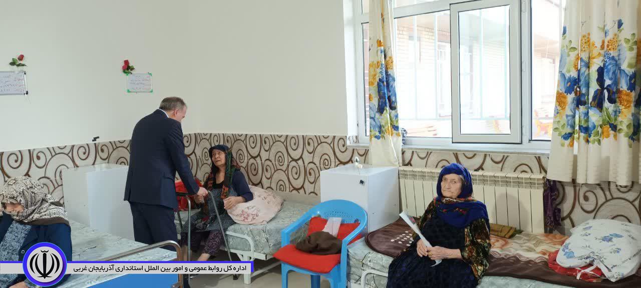 بازدید امیرعباس جعفری سرپرست فرمانداری شهرستان نقده از سرای سالمندان و دیدار و دلجویی از مادران این سرا