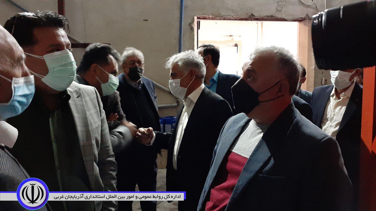 بازدید میدانی معاون وزیر صنعت، معدن و تجارت، رئیس هیت مدیره و مدیر عامل سازمان حمایت از مصرف کنندگان و تولیدکنندگان از مراکز نگهداری میوه در سردخانه های حوزه شهرستان نقده