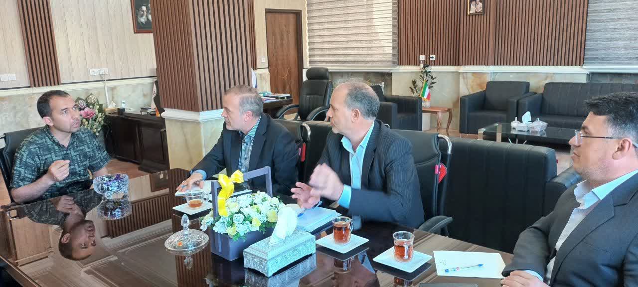 ملاقات مردمی و دیدار چهره به چهره امیرعباس جعفری فرماندار شهرستان نقده  با مردم شریف شهرستان در راستای رسیدگی به مشکلات مردمی + تصاویر