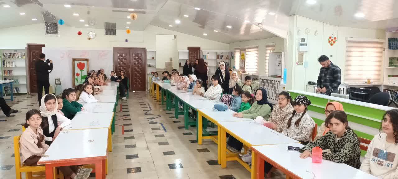 تجلیل فرماندار شهرستان نقده از دختران شهید عزیز عباس زاده