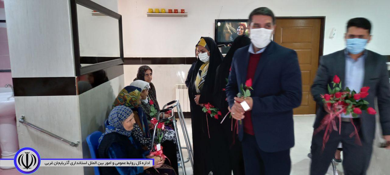 حضور محمد نوبخت فرماندار شهرستان در سرای سالمندان و دیدار با مادران و پرسنل این سرا