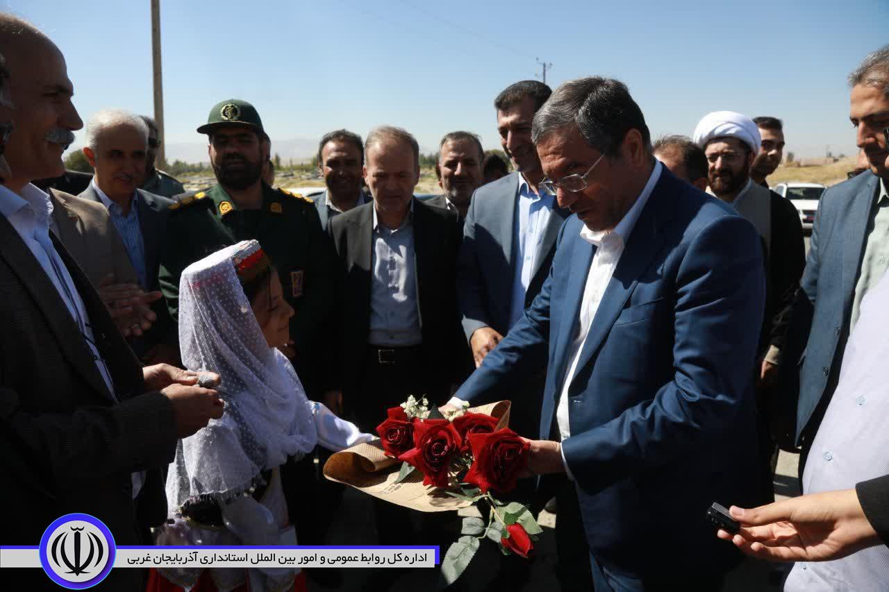 بازدید استاندار آذربایجانغربی از تپه تاریخی حسنلو نقده + تصاویر