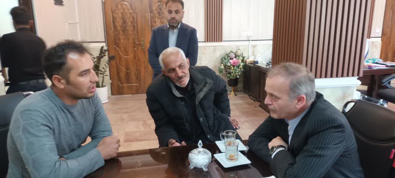 ملاقات مردمی و دیدار چهره به چهره امیرعباس جعفری فرماندار شهرستان نقده با مردم شریف شهرستان در راستای رسیدگی به مشکلات مردمی + تصاویر