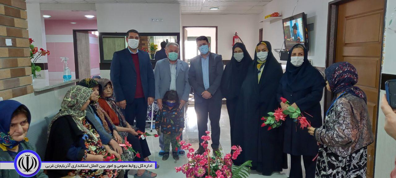 حضور محمد نوبخت فرماندار شهرستان در سرای سالمندان و دیدار با مادران و پرسنل این سرا