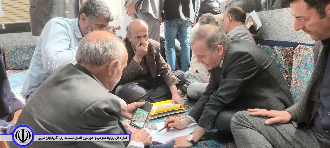 برگزاری میز ارتباطات مردمی فرماندار شهرستان نقده در شهر محمدیار