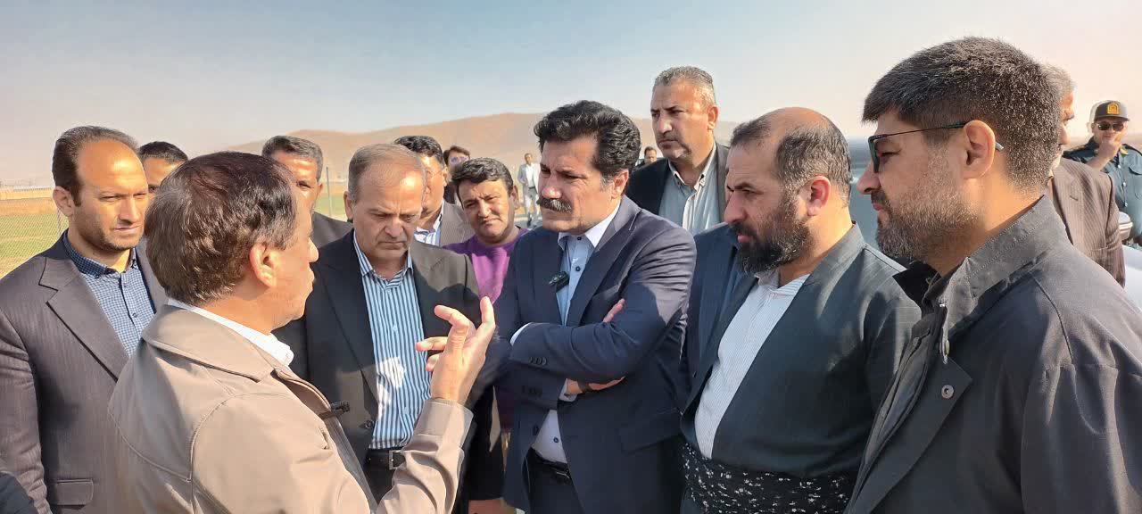 بازدید از شهرک گلخانهای خلیفهلو و تأکید بر بازنگری در فازبندی این مجموعه