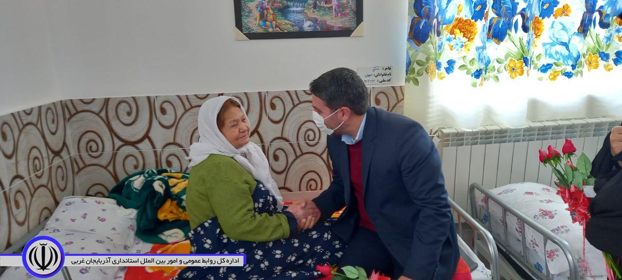 حضور محمد نوبخت فرماندار شهرستان در سرای سالمندان و دیدار با مادران و پرسنل این سرا