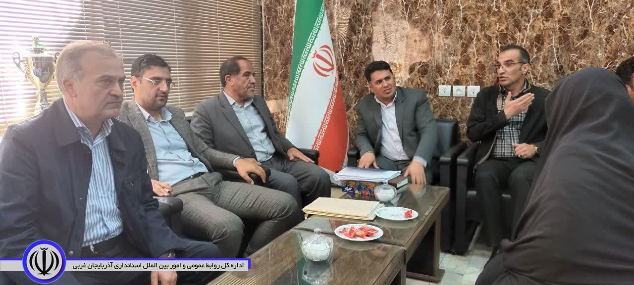 دیدار چهره به چهره فرماندار نقده با شهروندان در محل شهرداری برگزار شد