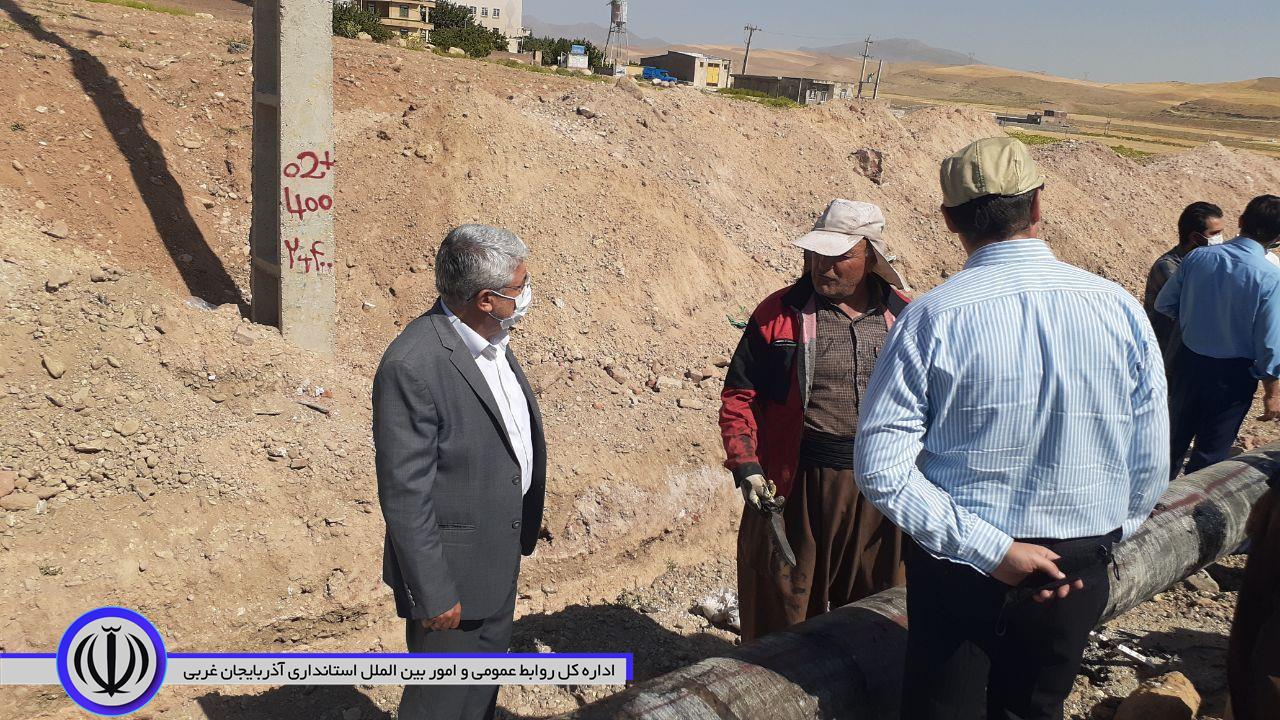 بازدید فرماندار نقده از روند اجرایی بهسازی و تعریض محور حیدرآباد