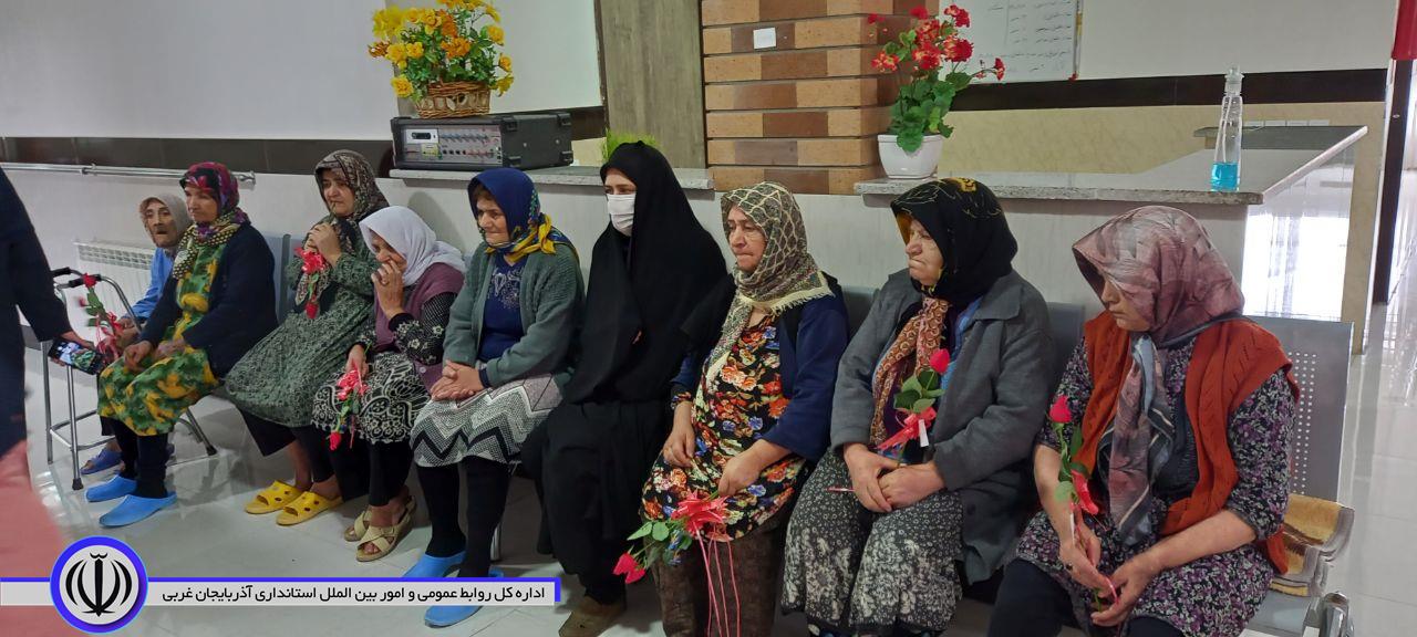حضور محمد نوبخت فرماندار شهرستان در سرای سالمندان و دیدار با مادران و پرسنل این سرا