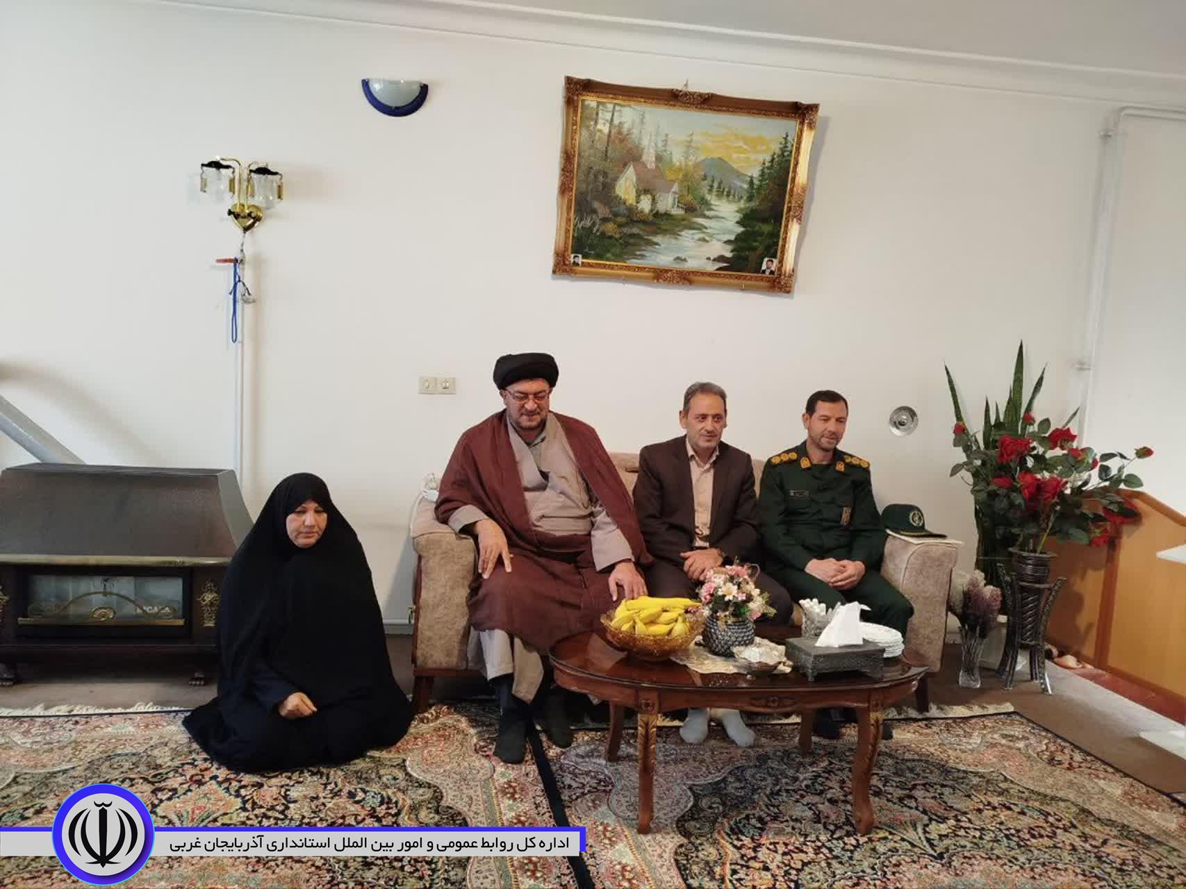 دیدار سرپرست فرمانداری شهرستان نقده با خانواده گرانقدر شهیدان معظم سیدحسین راک، کریم و یونس ادیبی و صمد صمدی