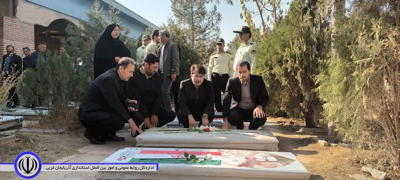 غبارروبی و عطر افشانی مزار مطهر شهدا شهرستان نقده