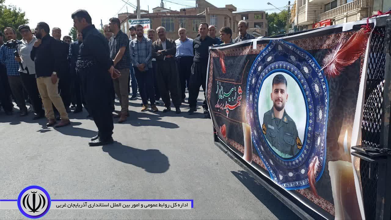 مراسم تشییع پیکر پاک شهید زبیر امینی فر در شهرستان نقده برگزار شد