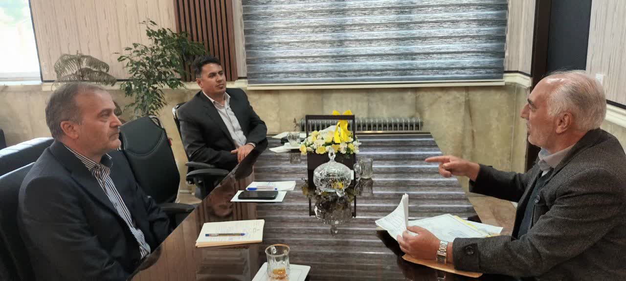 ملاقات مردمی و دیدار چهره به چهره امیرعباس جعفری فرماندار شهرستان نقده  با مردم شریف شهرستان در راستای رسیدگی به مشکلات مردمی + تصاویر