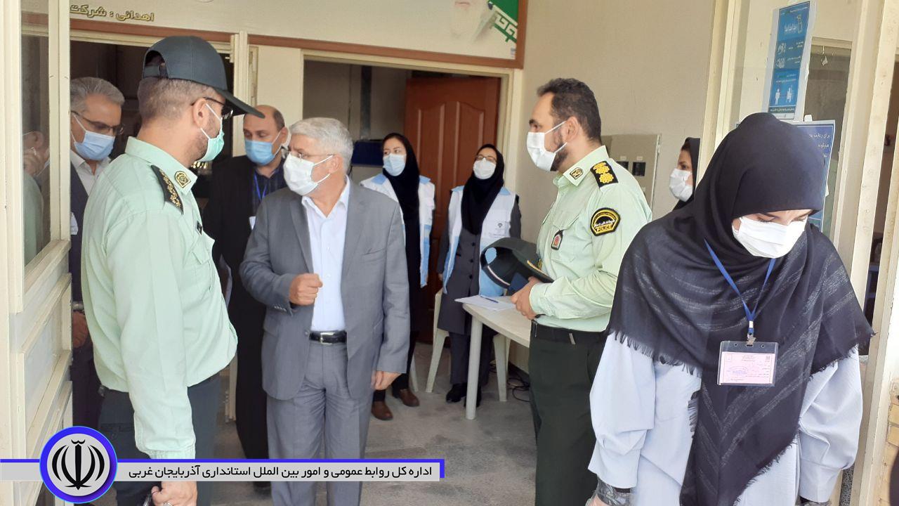 بازدید منوچهر شاکر فرماندار شهرستان از حوزه های برگزاری آزمون سراسری در حوزه شهرستان