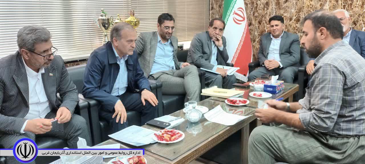 دیدار چهره به چهره فرماندار نقده با شهروندان در محل شهرداری برگزار شد