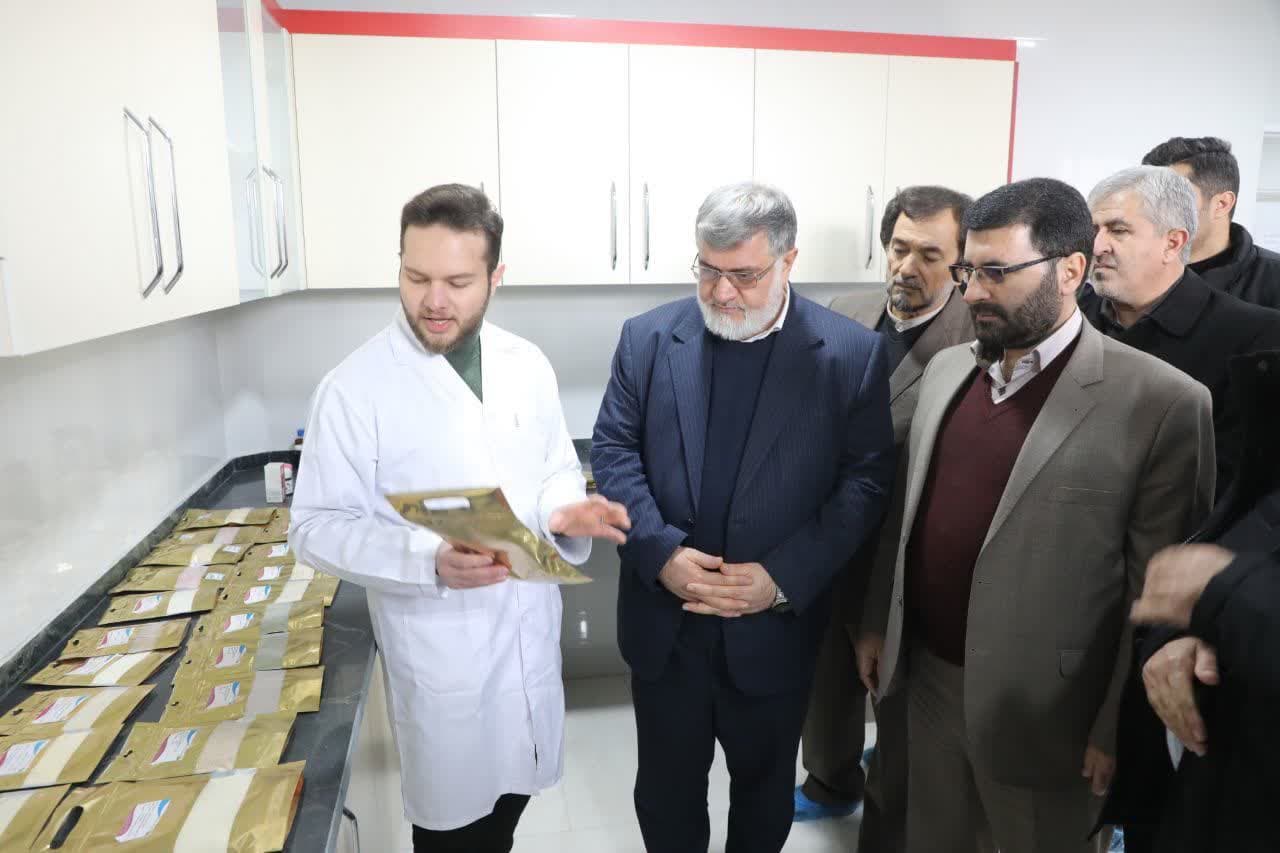 بازدید استاندار آذربایجانغربی از روند فعالیت واحد دانش بنیان شفاژن + تصاویر