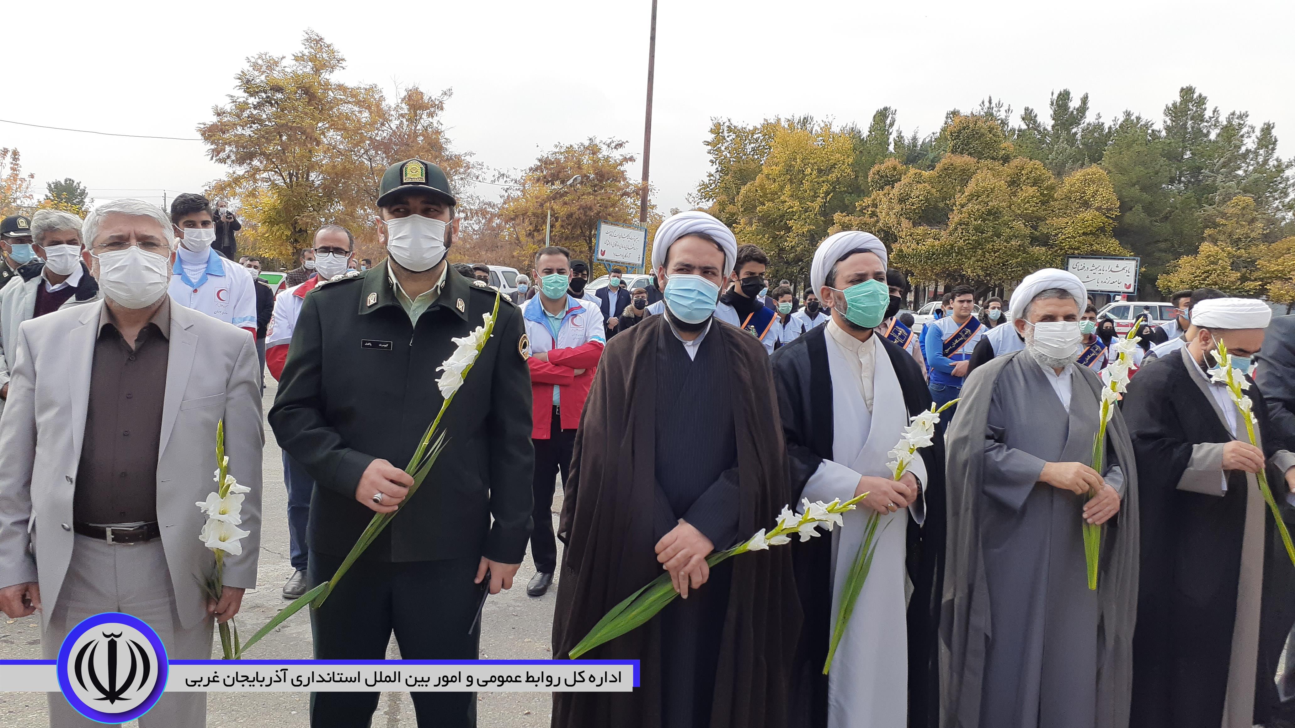 تجمع ضد استگباری و غبارروبی و عطر افشانی مزار مطهر شهدا با حضور فرماندار شهرستان