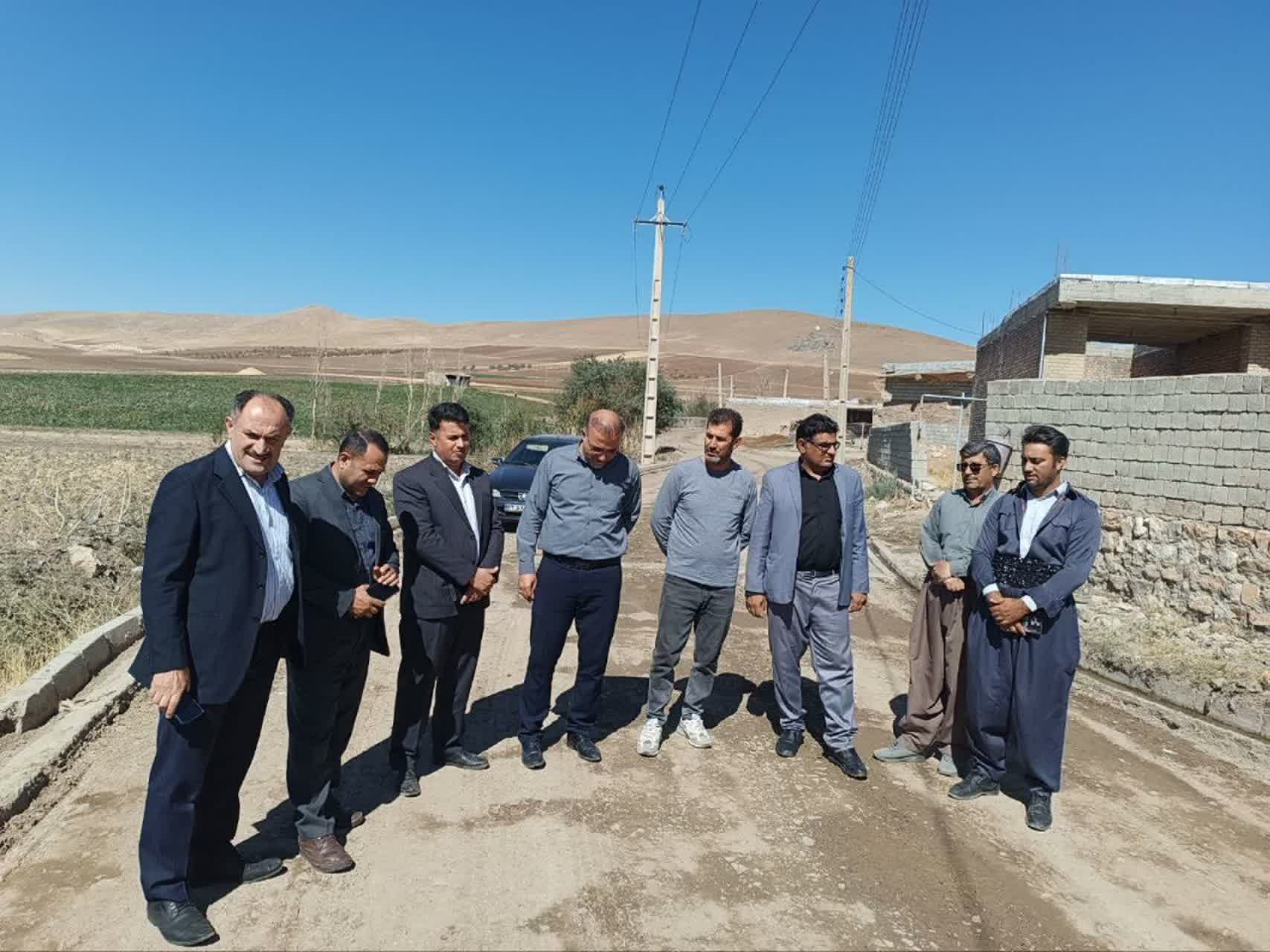 آغاز عملیات زیرسازی معابر روستای دشتقوره با حضور معاون عمرانی فرماندار نقده