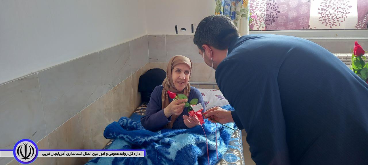 حضور محمد نوبخت فرماندار شهرستان در سرای سالمندان و دیدار با مادران و پرسنل این سرا