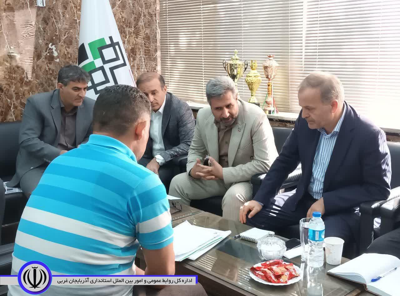 برگزاری میز ارتباطات مردمی سرپرست فرمانداری شهرستان در محل شهرداری نقده