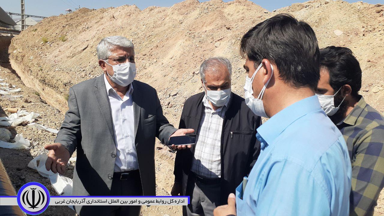 بازدید فرماندار نقده از روند اجرایی بهسازی و تعریض محور حیدرآباد