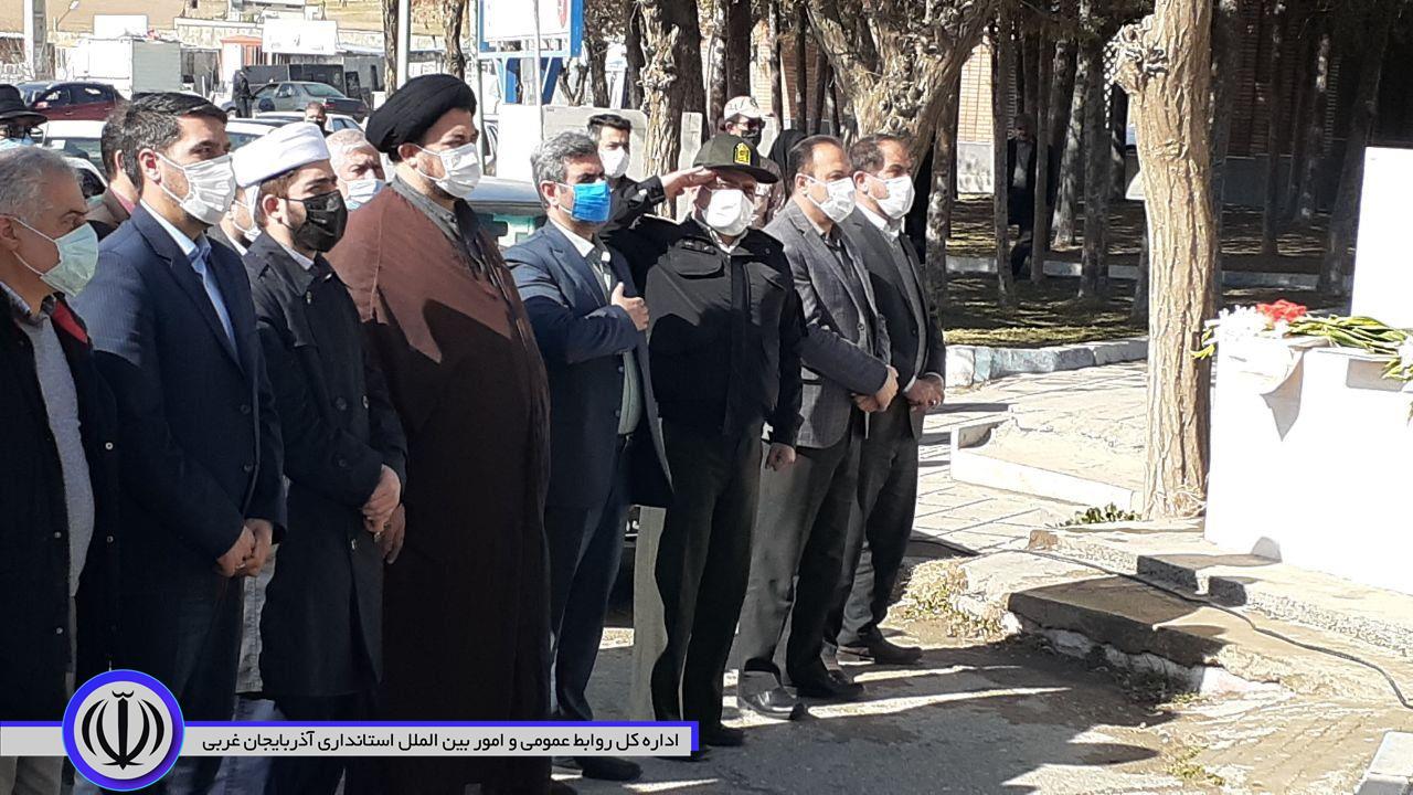غبارروبی مزار مطهر شهدا بمناسبت سالروز تشکیل بنیاد شهید وروز شهدا