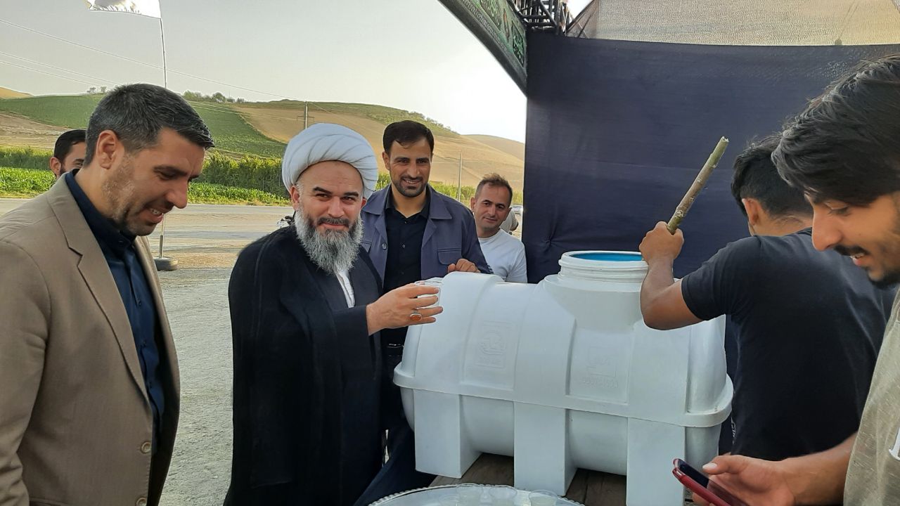 بازدید فرماندار نقده از موکب ها و ایستگاههای صلواتی زوار اربعین در شهرستان