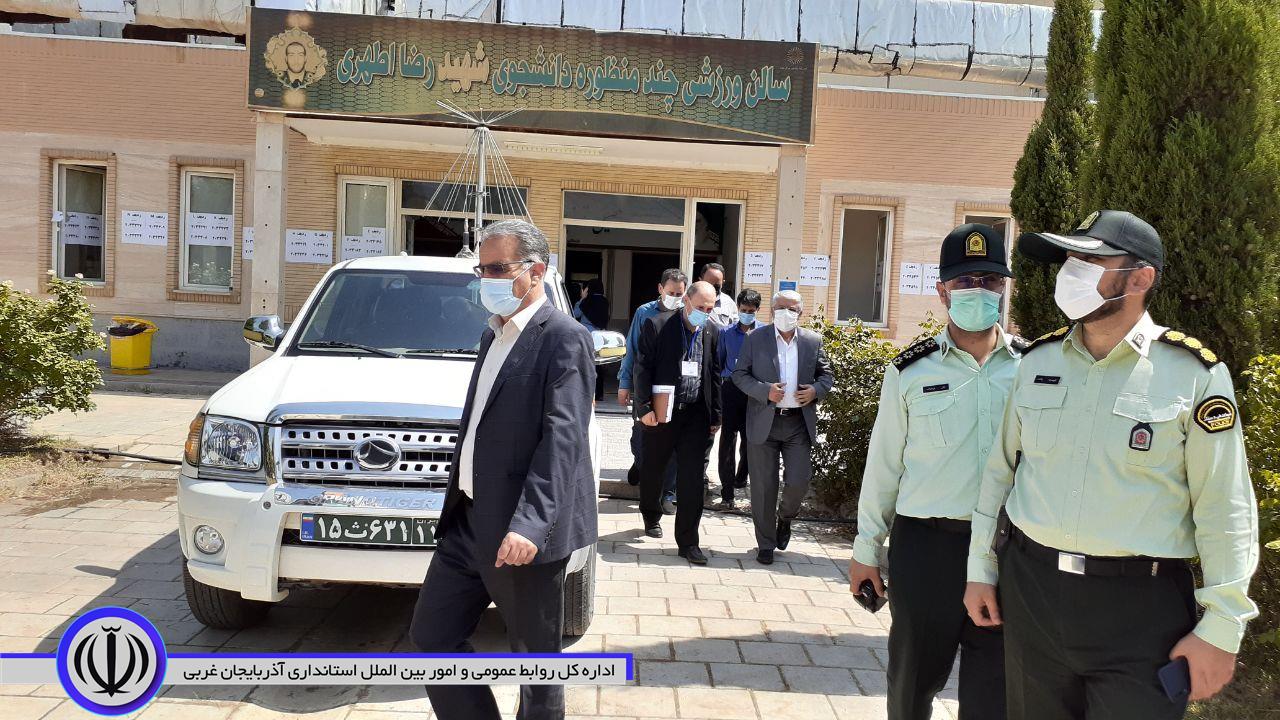 بازدید منوچهر شاکر فرماندار شهرستان از حوزه های برگزاری آزمون سراسری در حوزه شهرستان