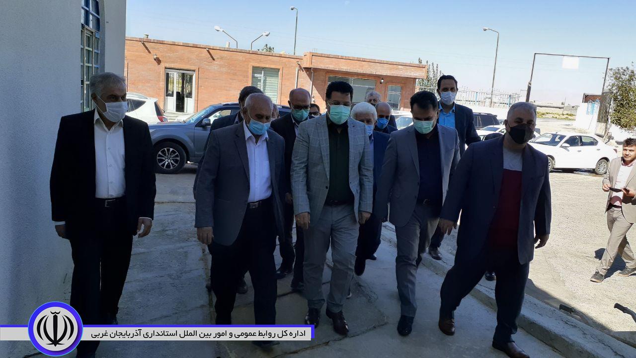 بازدید میدانی معاون وزیر صنعت، معدن و تجارت، رئیس هیت مدیره و مدیر عامل سازمان حمایت از مصرف کنندگان و تولیدکنندگان از مراکز نگهداری میوه در سردخانه های حوزه شهرستان نقده