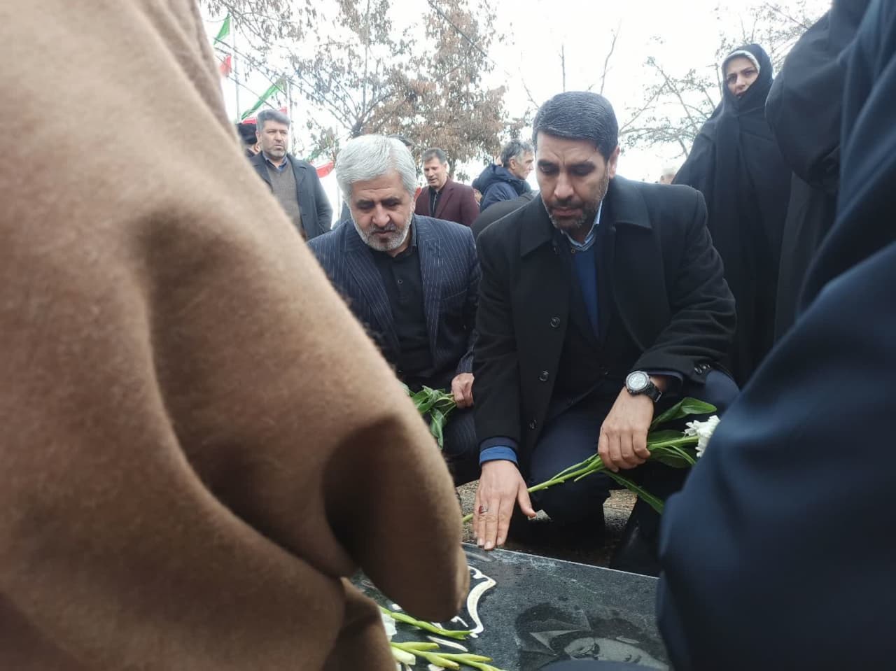 گزارش تصویری: آیین غبارروبی و عطر افشانی مزار مطهر شهدا با حضور محمد نوبخت فرماندار شهرستان