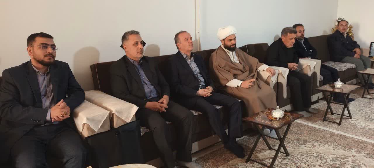 دیدار فرماندار شهرستان نقده با خانواده شهید رضا جلالی و تجلیل از دختران این شهید بزرگوار