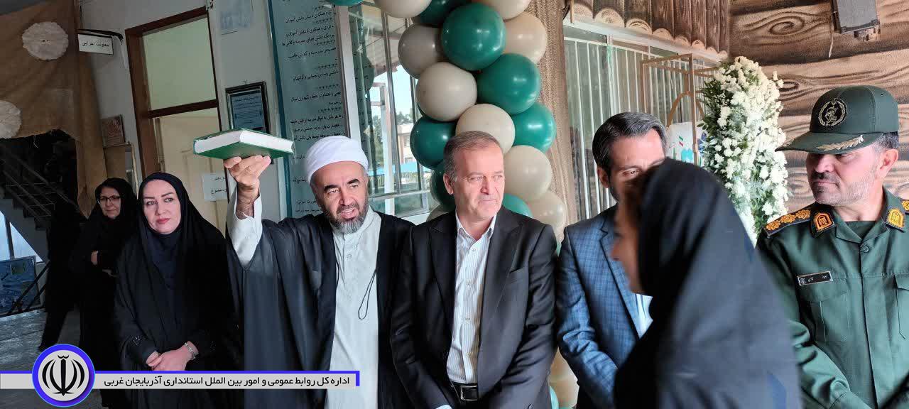 زنگ آغاز سال تحصیلی جدید با حضور سرپرست فرمانداری نقده نواخته شد