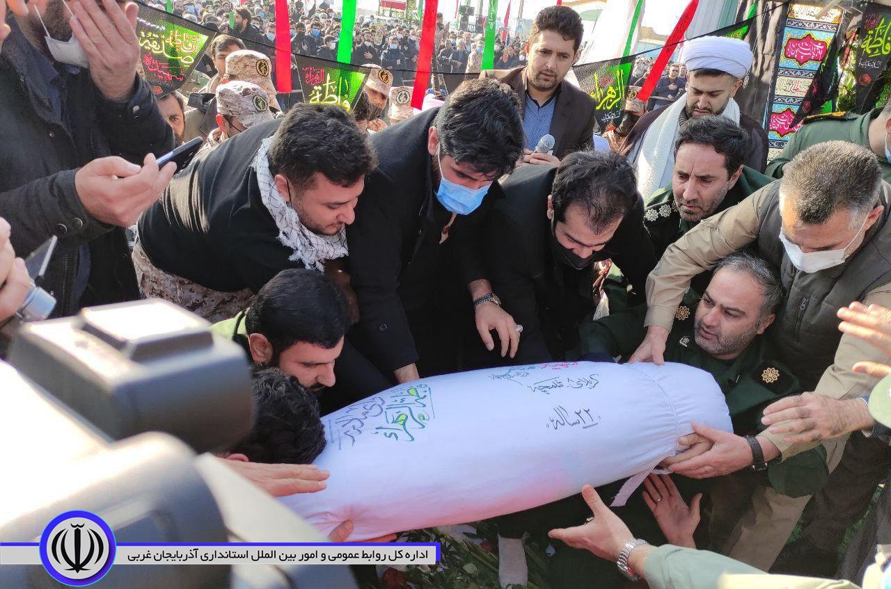 مراسم تدفین پیکر مطهر شهید گمنام در یادمان شهید بروجردی شهرستان برگزار شد