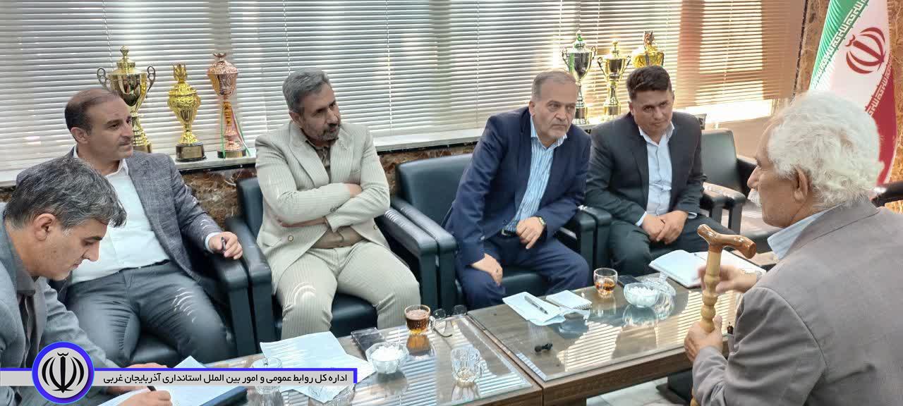 برگزاری میز ارتباطات مردمی سرپرست فرمانداری شهرستان در محل شهرداری نقده