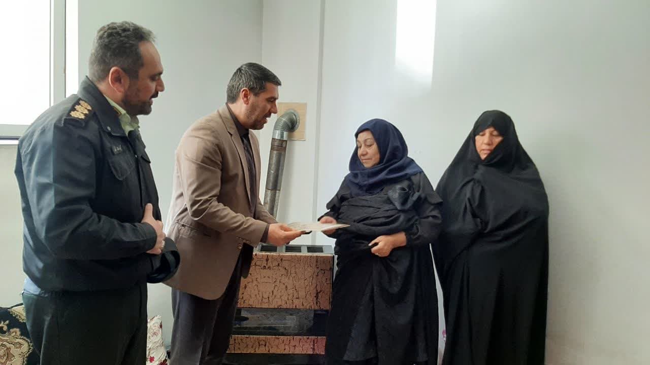 دیدار فرماندار شهرستان نقده با خانواده های معظم شهید علی رضا قلی زاده و شهید زیاد زاهد