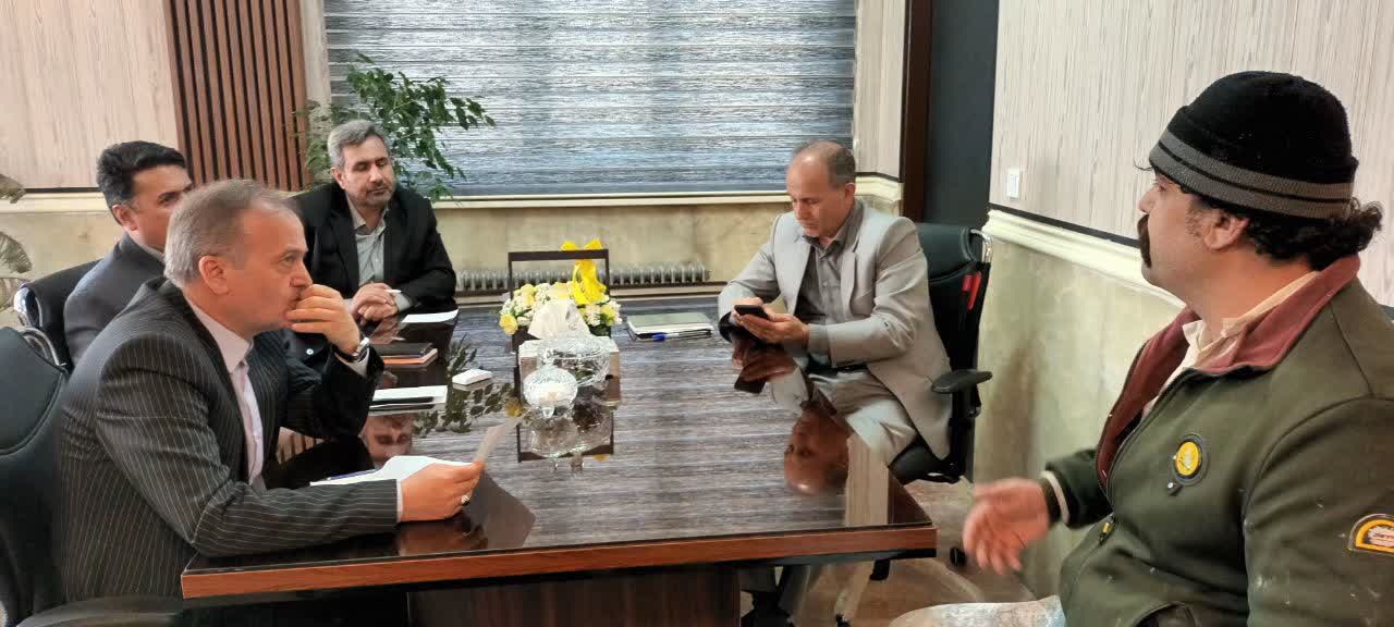 ملاقات مردمی و دیدار چهره به چهره امیرعباس جعفری فرماندار شهرستان نقده با مردم شریف شهرستان در راستای رسیدگی به مشکلات مردمی + تصاویر