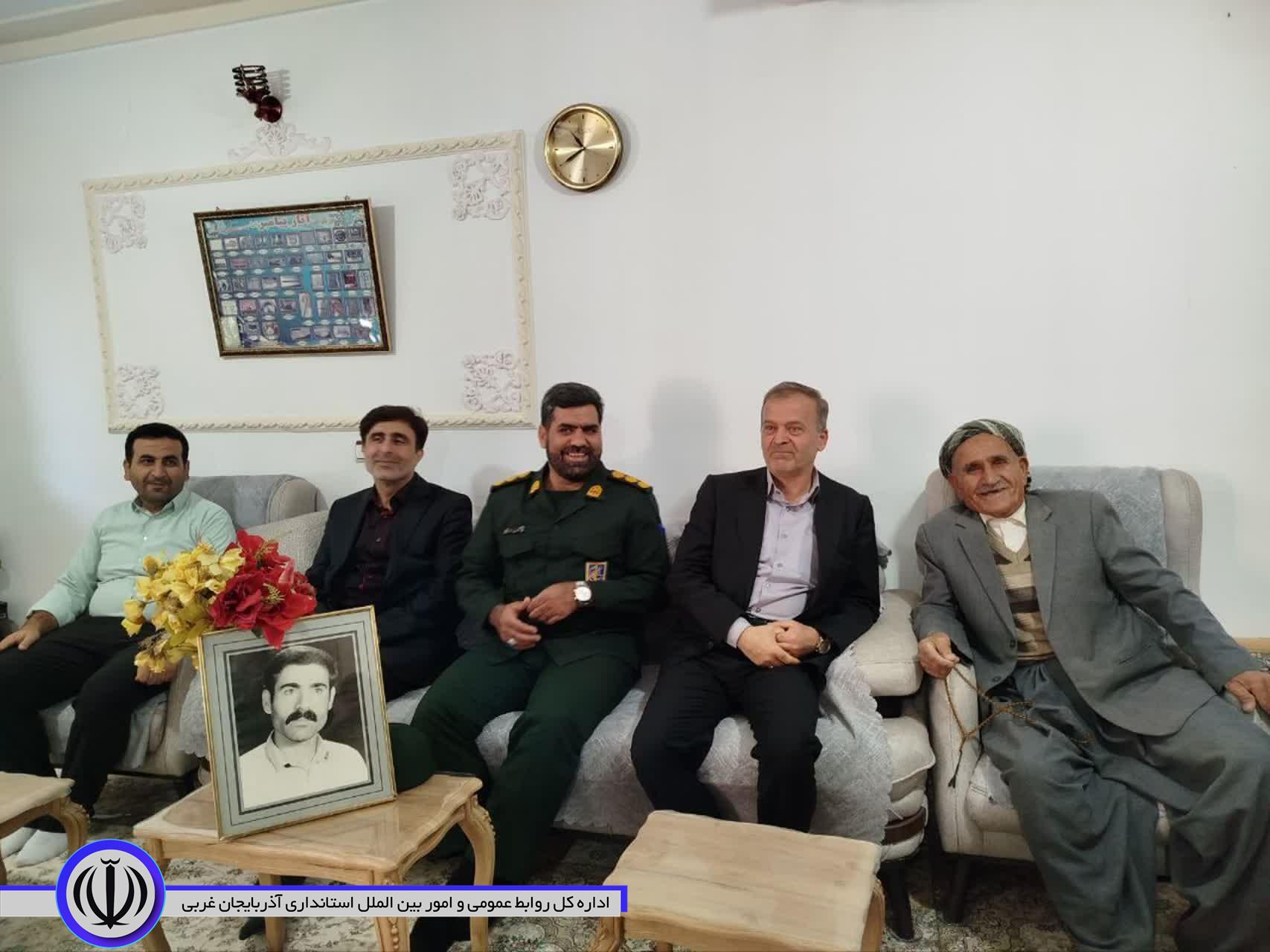 دیدار سرپرست فرمانداری شهرستان نقده با خانواده گرانقدر شهیدان معظم سیدحسین راک، کریم و یونس ادیبی و صمد صمدی