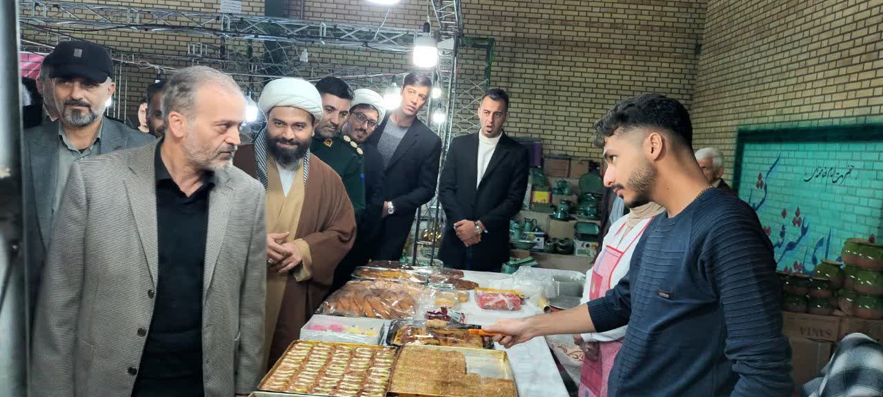 افتتاح نمایشگاه محصولات و تولیدات مددجویان کمیته امداد امام خمینی(ره) شهرستان نقده با حضور فرماندار