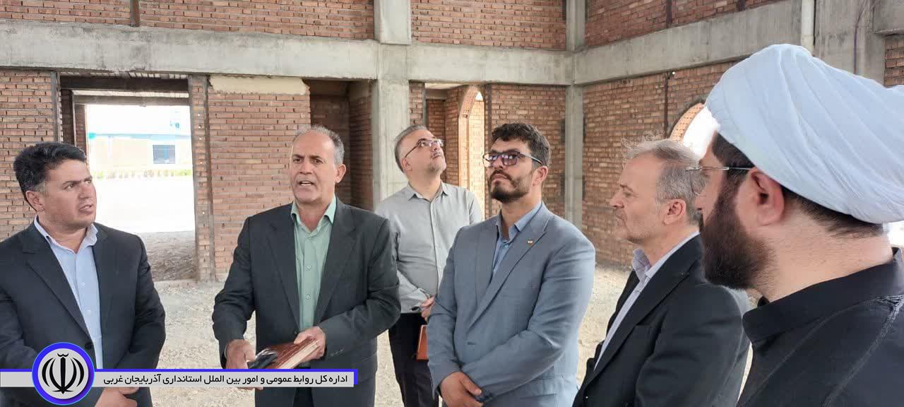 بازدید جعفری سرپرست فرمانداری شهرستان نقده از مسجد راه کربلا و زائرسرای شهرداری محمدیار