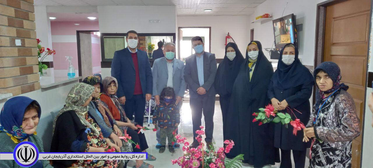 حضور محمد نوبخت فرماندار شهرستان در سرای سالمندان و دیدار با مادران و پرسنل این سرا