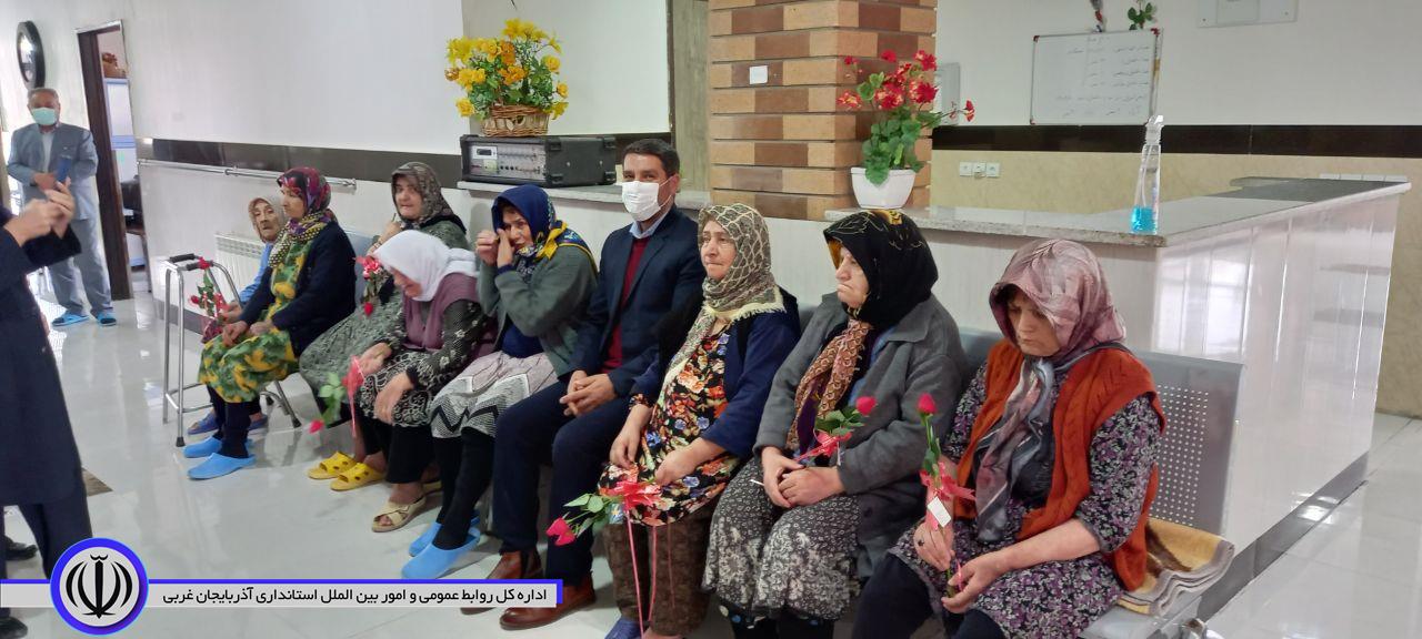 حضور محمد نوبخت فرماندار شهرستان در سرای سالمندان و دیدار با مادران و پرسنل این سرا